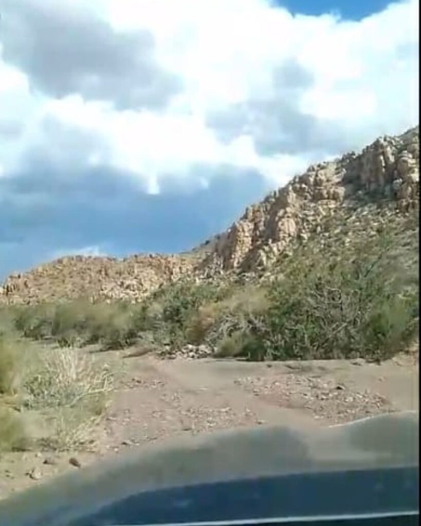 Vecinos de Agua Escondida reparan caminos por necesidad propia, ante la falta de mantenimiento y respuestas oficiales.