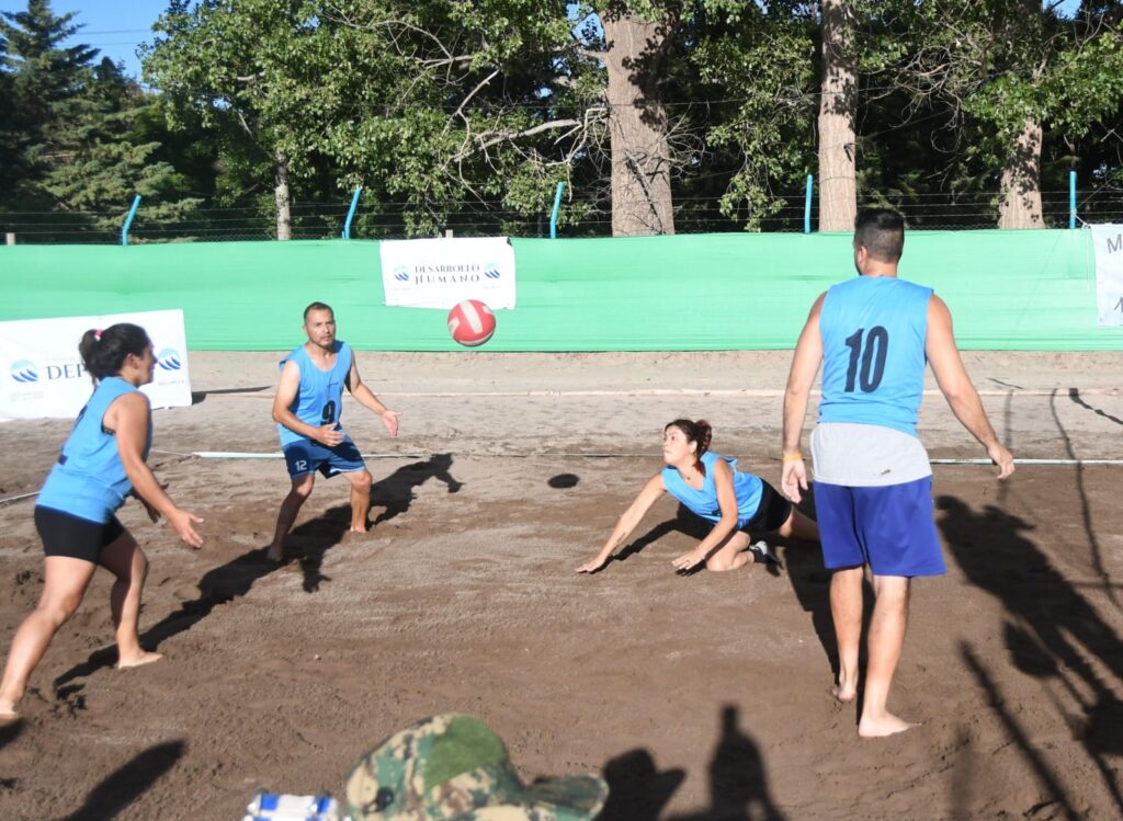 La semana pasada se disputó el primer torneo de Beach Newcom del 2025 en Malargüe y Los Marcianos fueron los ganadores.