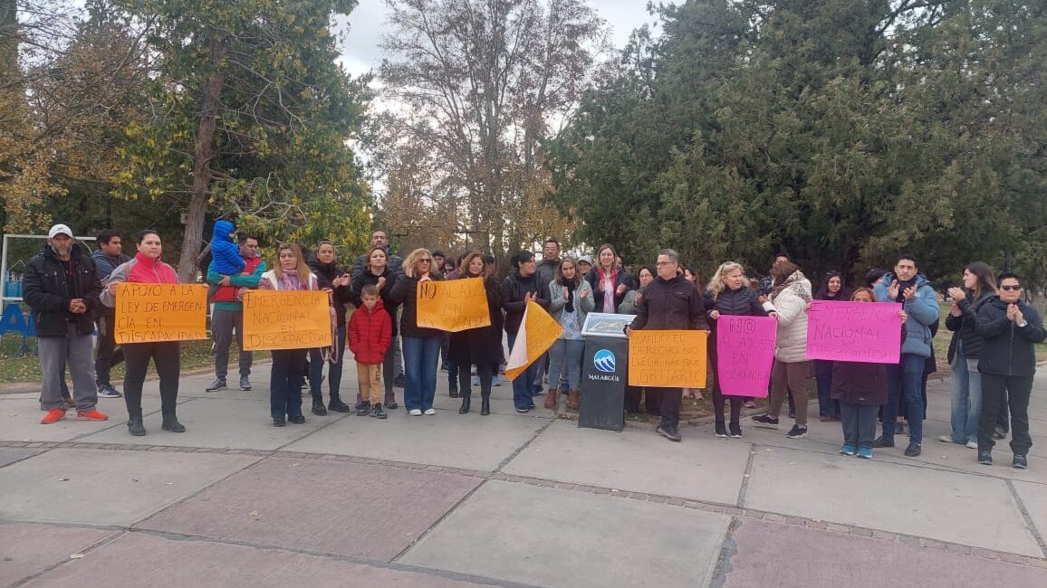 Malargüe se sumó a la marcha nacional por la discapacidad. Familiares, profesionales y organizaciones exigen derechos y apoyo urgente.
