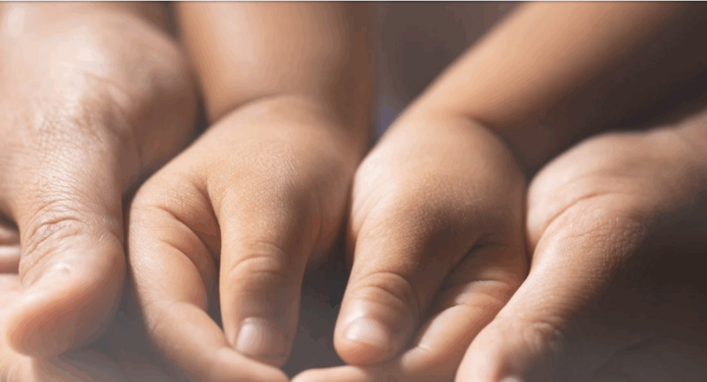 Una iniciativa solidaria que invita a personas y familias a brindar cuidado temporal y amoroso a niños, niñas y adolescentes que lo necesitan.